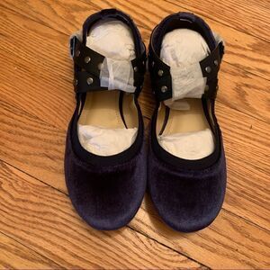 Charles David size 6.5 blue flats - Brand New!‎